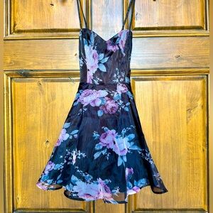 Lulu’s NWT floral organza mini dress Size S.